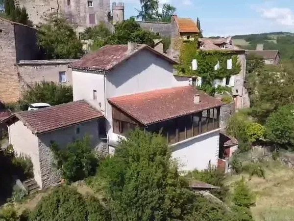 Milhars , Maisons en pierre dont une à rénover