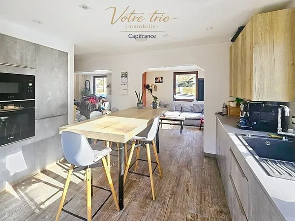 Grande maison familiale 5 pièces / possibilité de commerce, cabinet médical, etc