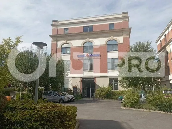 Bureaux 743 m²