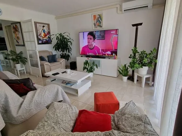 Marignane Viager occupé deux têtes homme de 87 ans et femme de 80 ans
