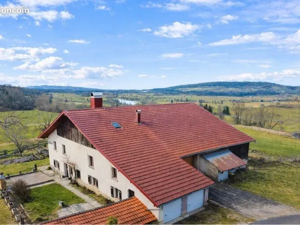 Ferme comtoise avec 2,6 hectares de terrain - Damprichard