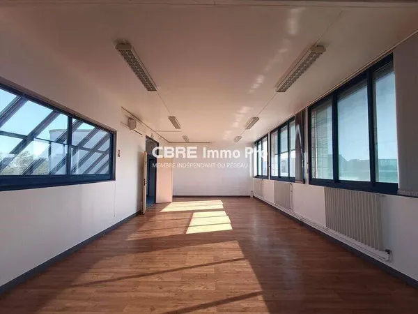 Bureaux 775 m²