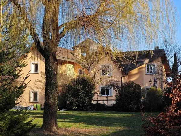 Maison 8 pièces 250 m²