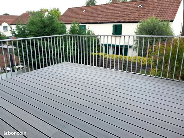 T2 meublé avec grande terrasse, proche faculté de médecine, ILIS, Eurasanté