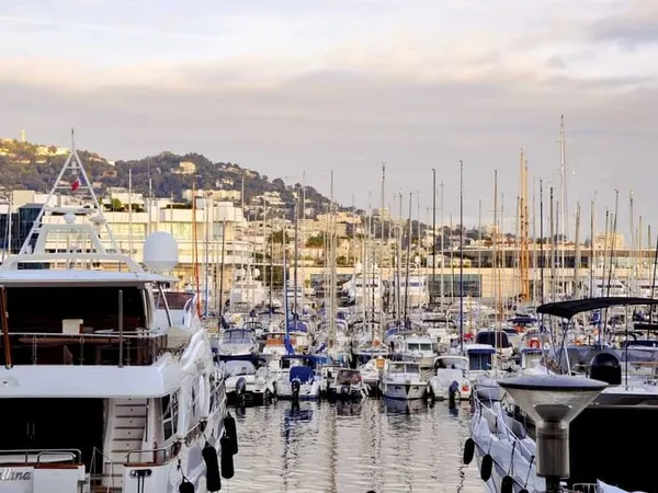 CANNES 3 P QUAI ST PIERRE