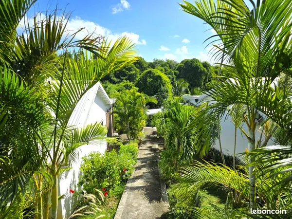 Ensemble locatif, 5 superbes gîtes, piscine, parfait état