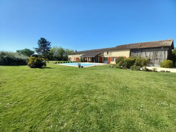 Maison 12 pièces 255 m²