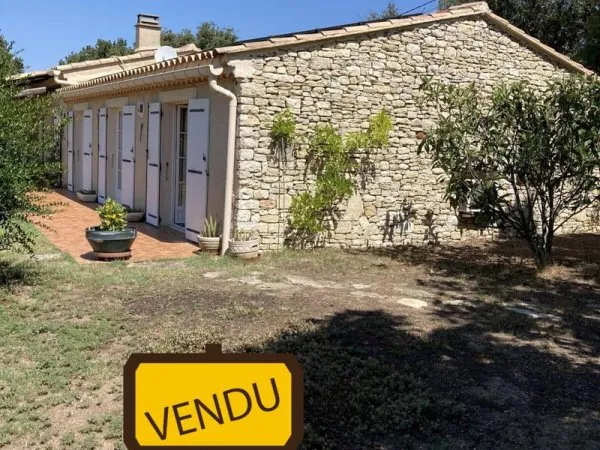oppurtunité rare sur VENASQUE maison indépendante sans vis a vis avec piscine et terrains arborés