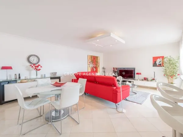Appartement 3 pièces avec vue dégagée, terrasse et parking privatif à Saint-Raphaël