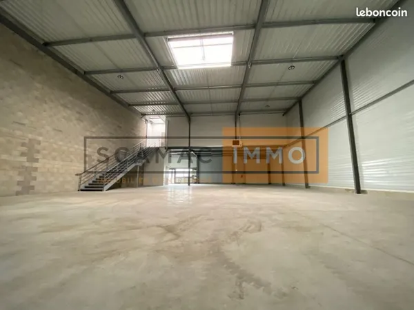 Local d'activité 734 m²