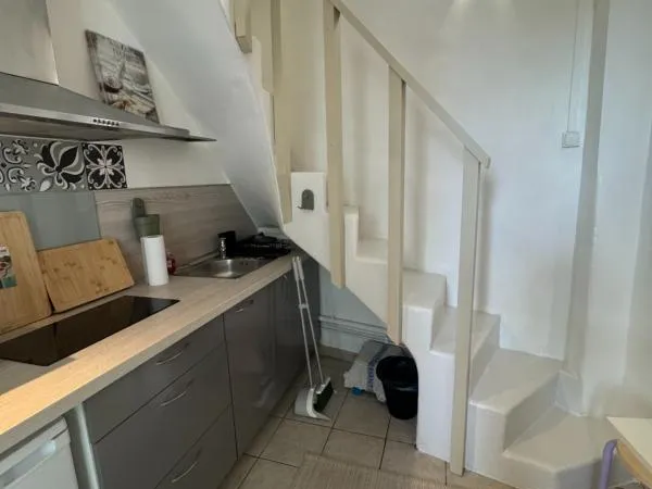 A louer studio meublé en duplex quartier Bellegarde