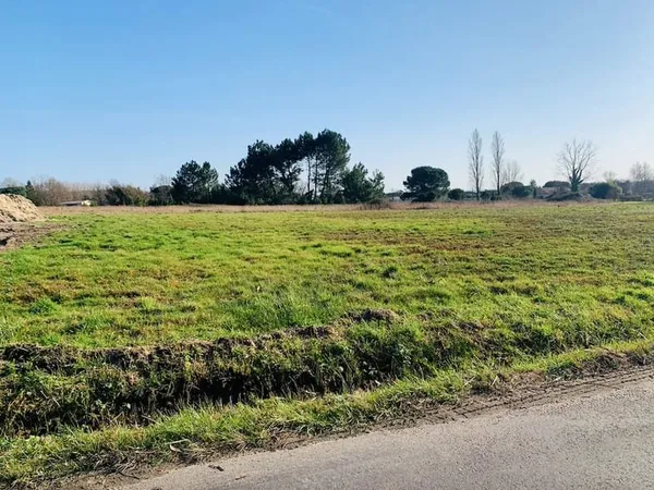 RARE ! Terrain de 1107m2 PUGNAC