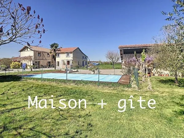 Maison 10 pièces 256 m²