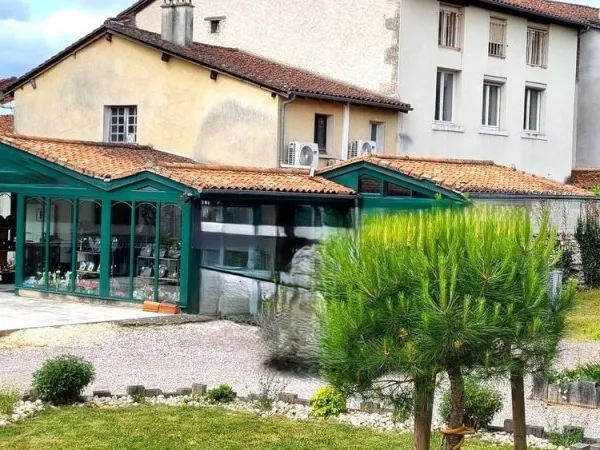 Bien immobilier de rendement Vente Nontron 2p 150m² 71000€