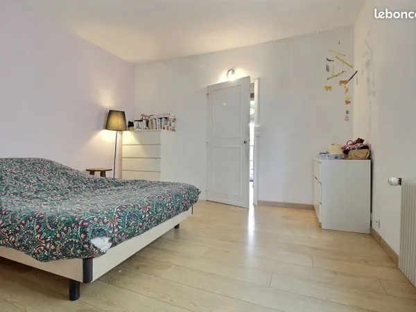 Maison à vendre avec joli jardin, 2 chambres, quartier Febvotte