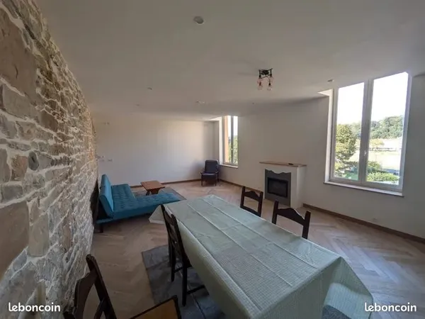 Colocation : Chambre avec SDB/WC privatifs dans superbe triplex (Vue Saône)