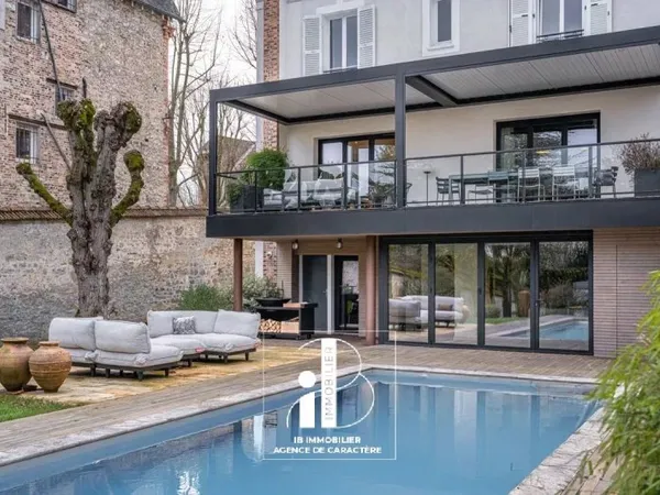 FONTAINEBLEAU - PROPRIETE BOURGEOISE 313 m² et MAISON D'AMIS de 150 m² - PISCINE - JARDIN 1415 m² -