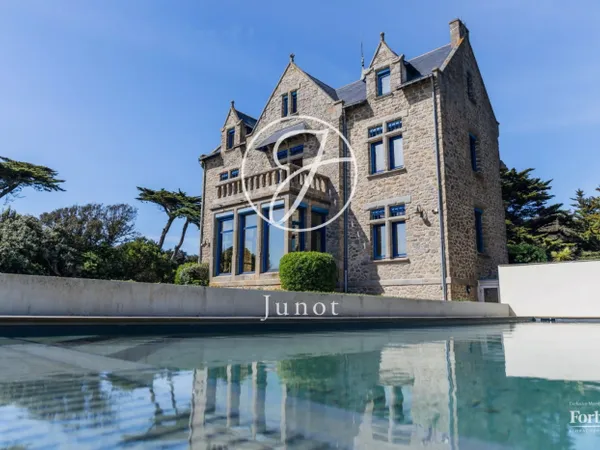 Manoir balnéaire de 1911 en front de mer sans chemin douanier -