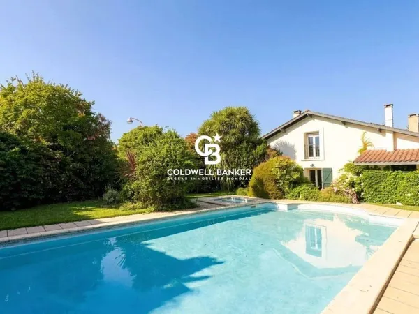 Maison 9 pièces 200 m²