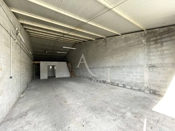 Local commercial 136 m²