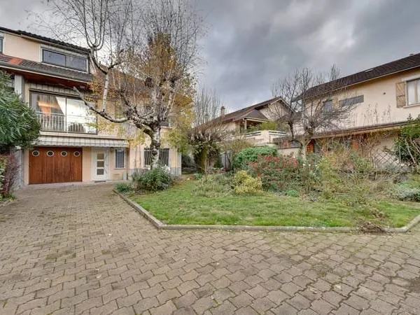 MAISON COSSUE MITOYENNE DE 157M2 SUR 493M2 DE TERRAIN CLOS E