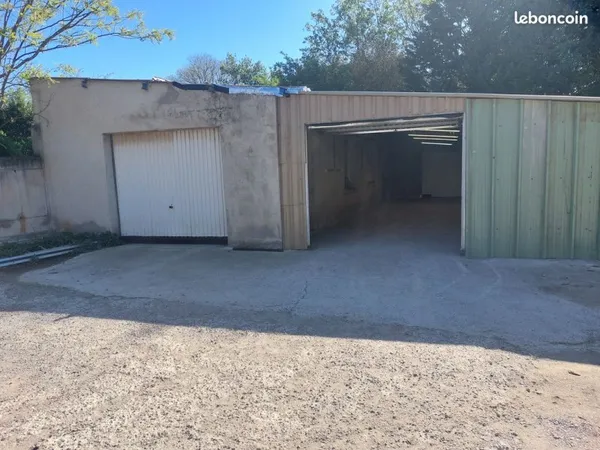 Local de 70 mètres carrés dans Alés stockage autre
