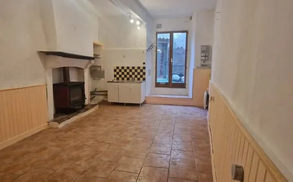 Maison de ville à rénover - beau potentiel avec vue sur le Gland