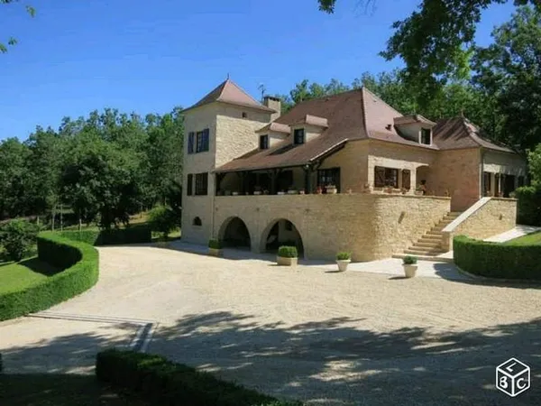 SUPERBE PROPRIETE DE CARACTERE COMPRENANT UNE MAISON EN PIER