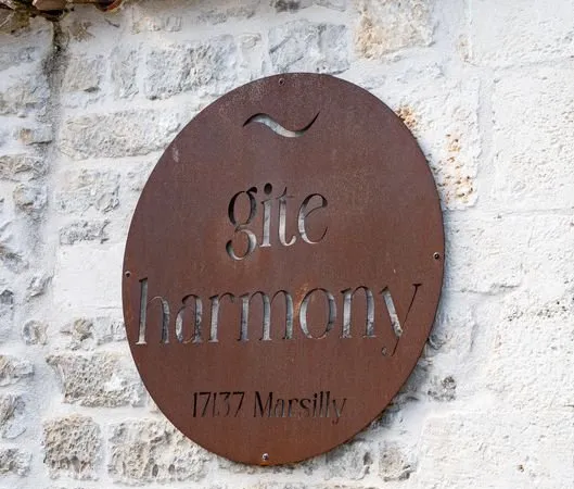 Propriété avec 3 maisons bourg Marsilly