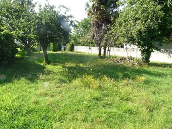 Terrain constructible 835 m²