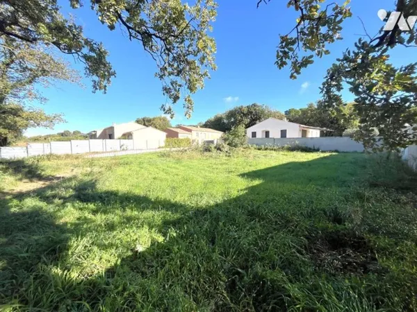 Terrain 733 m²