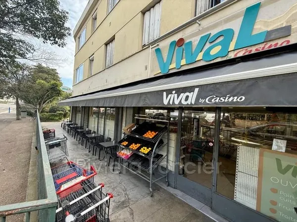 Immeuble commercial 130 m²