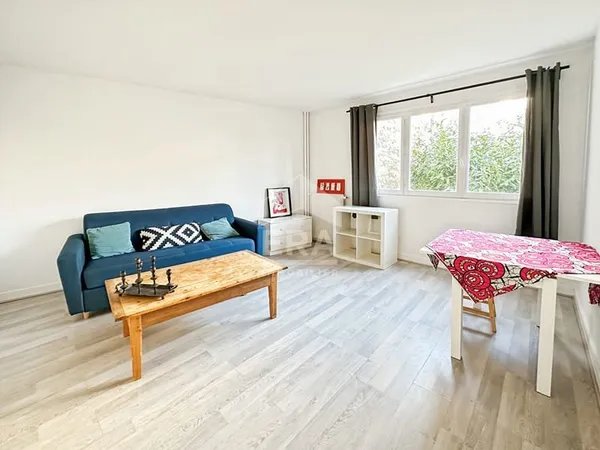 Appartement Montreuil Studio avec grande cave, local vélo et jardin de copropriété
