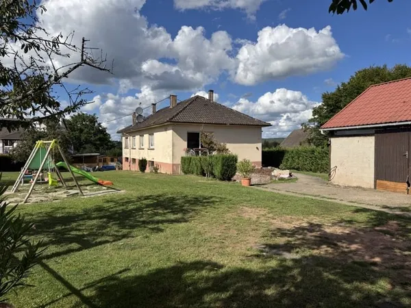 Maison de 160m2 + dépendance avec terrain constructible 22ares