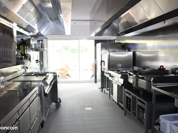 Hotel, murs commerciaux, restaurant 2400 m² Royan