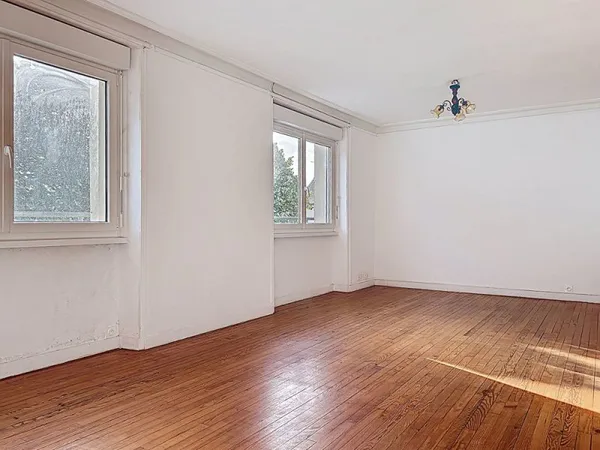 Immeuble à vendre à Briec - local commercial loué et appartement T4 loué avec cave