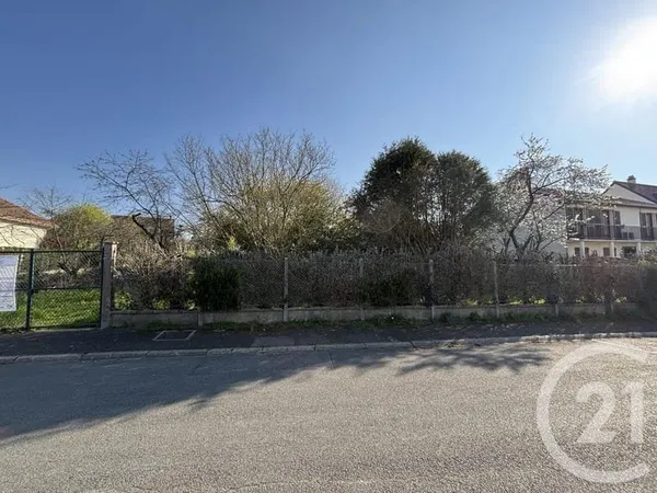 Terrain 806 m²