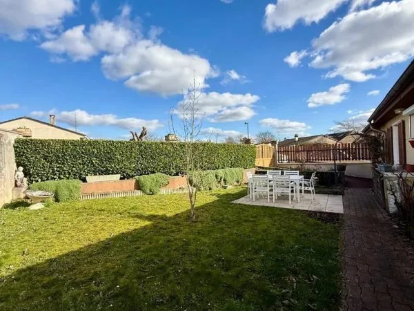 Maison de plain-pied sur 680 m² de terrain - Proche gare
