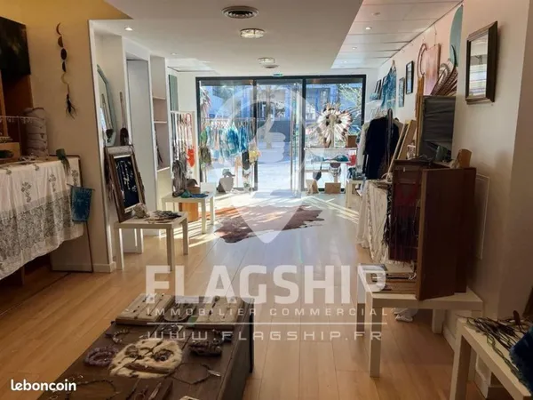 Boutique 110 m² SURESNES