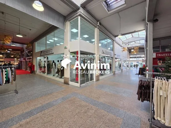 Local commercial 398 m²