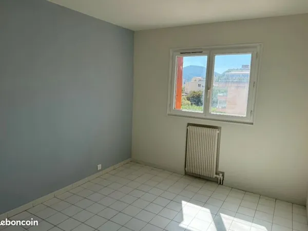 Appartement T3 rénové - Résidence Candia