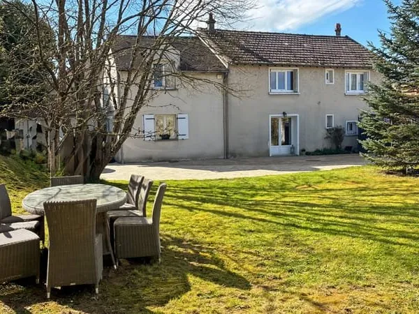 La maison de famille dans le paysage de la Juine