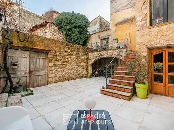 Maison de village de 170m2 - 179 m² de terrain avec cour, piscine et ancien local