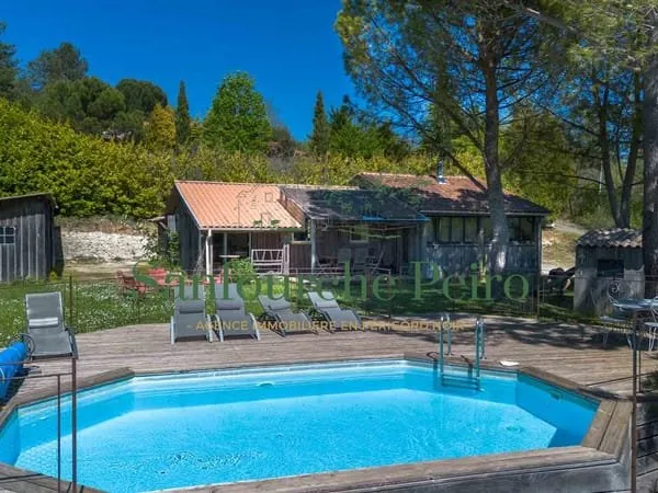 À 17km de Sarlat et 14km de Saint Cyprien - Vallée de la Dordogne