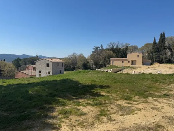Terrain 722 m²