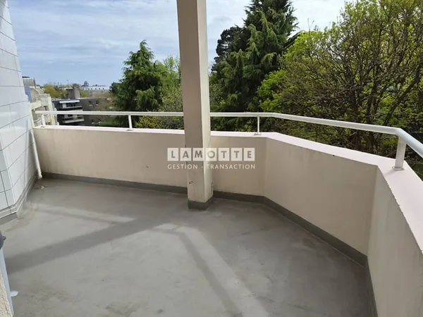 APPARTEMENT TYPE 3 + GARAGE + PARKING + CAVE + ASCENSEUR + BALCON = Proche Centre Ville - POMPIDOU /