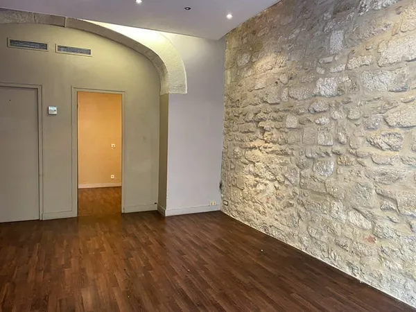 AVIGNON-QUARTIER VERNET - LOCAL PROFESSIONNEL ET T2 LOUÉS