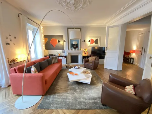 Loue t6 et plus - 159.87m² - Nantes 44000