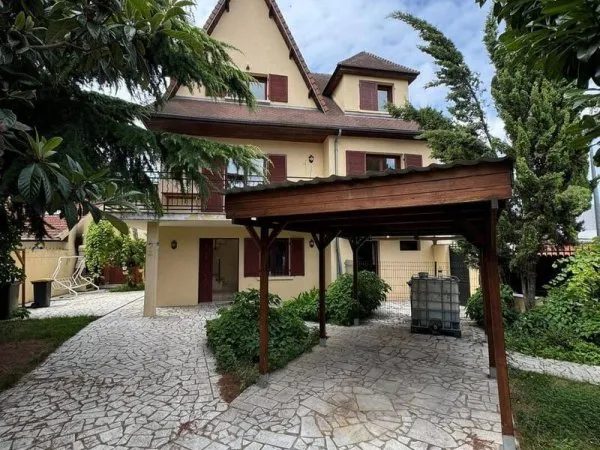 Maison 9 pièces 227 m²