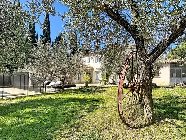 Exclusivié VENTABREN !!! Magnifique maison au calme absolu avec des prestations haut de gamme.
